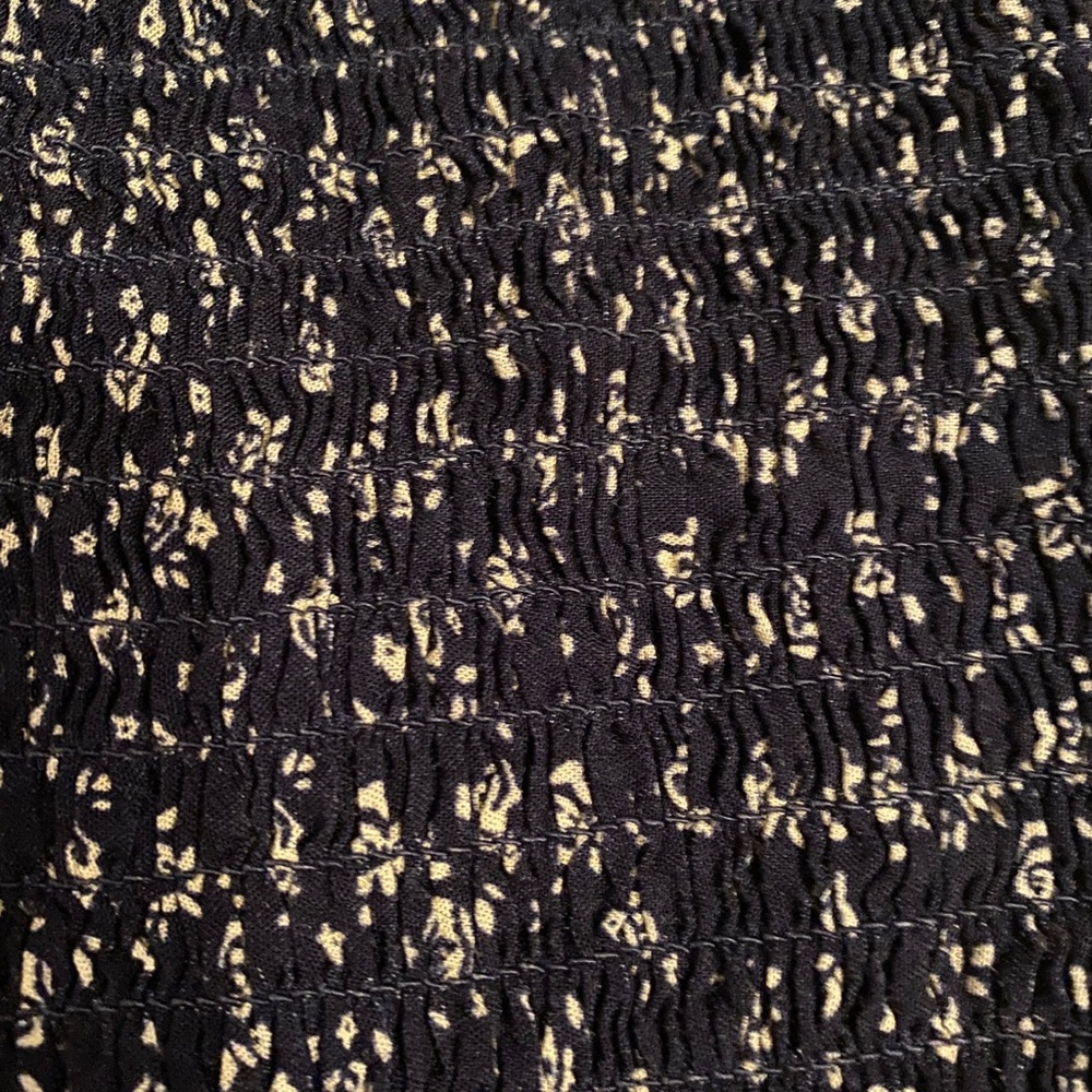 BRANDY MELVILLE NAVY FLOWER PRINT CROP TOP - Picture 3 of 3
